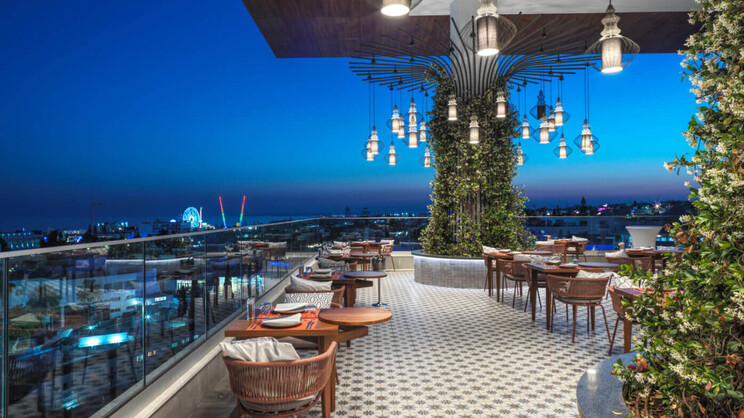 Amanti Madefortwo Hotels